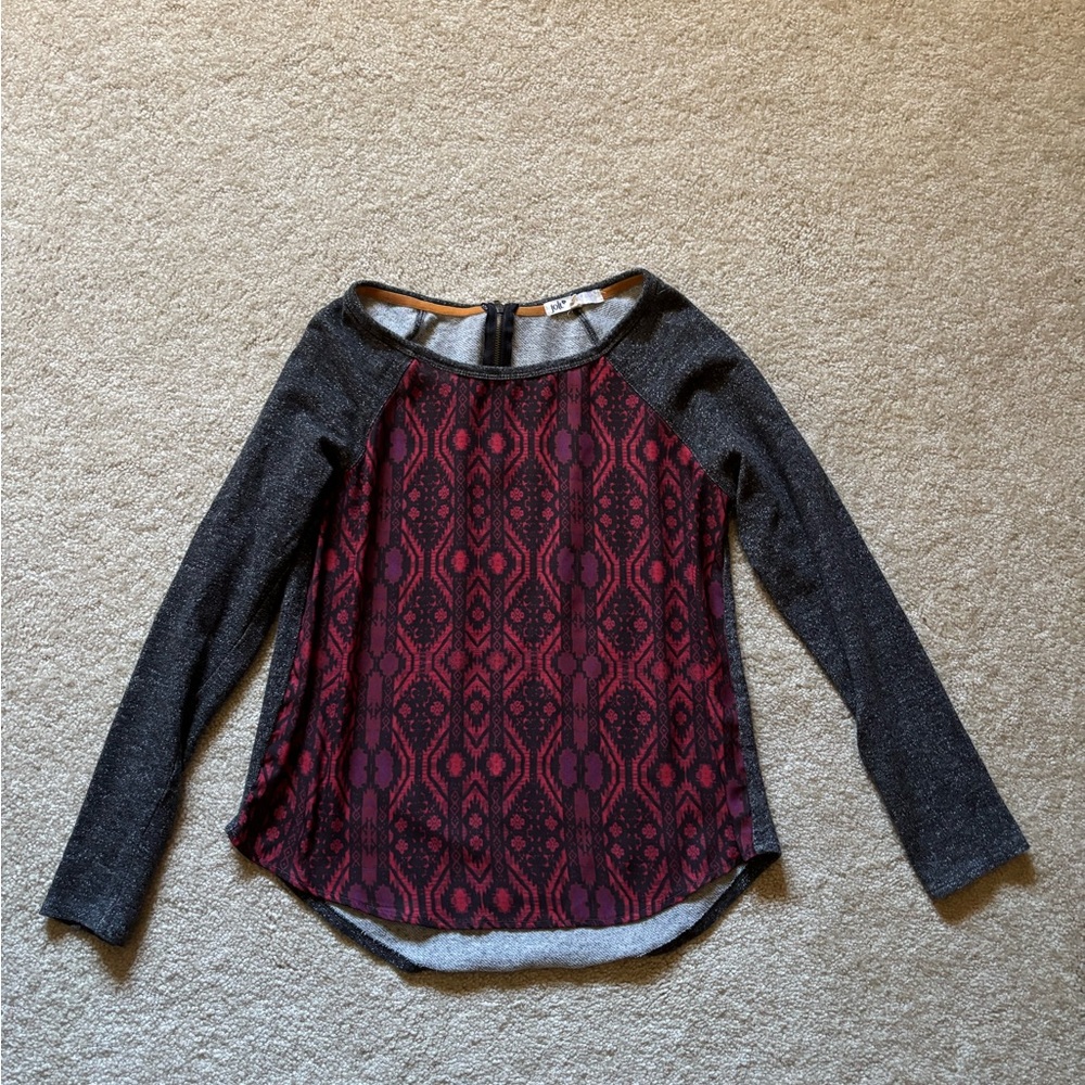 Women's Gray/Black and Red Patterned Top